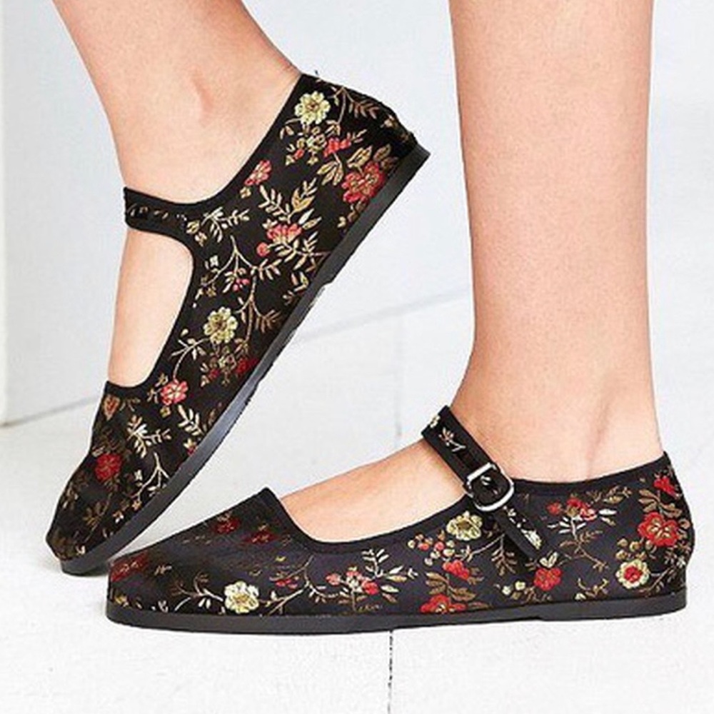 Urban Outfitters Chinese Slippers